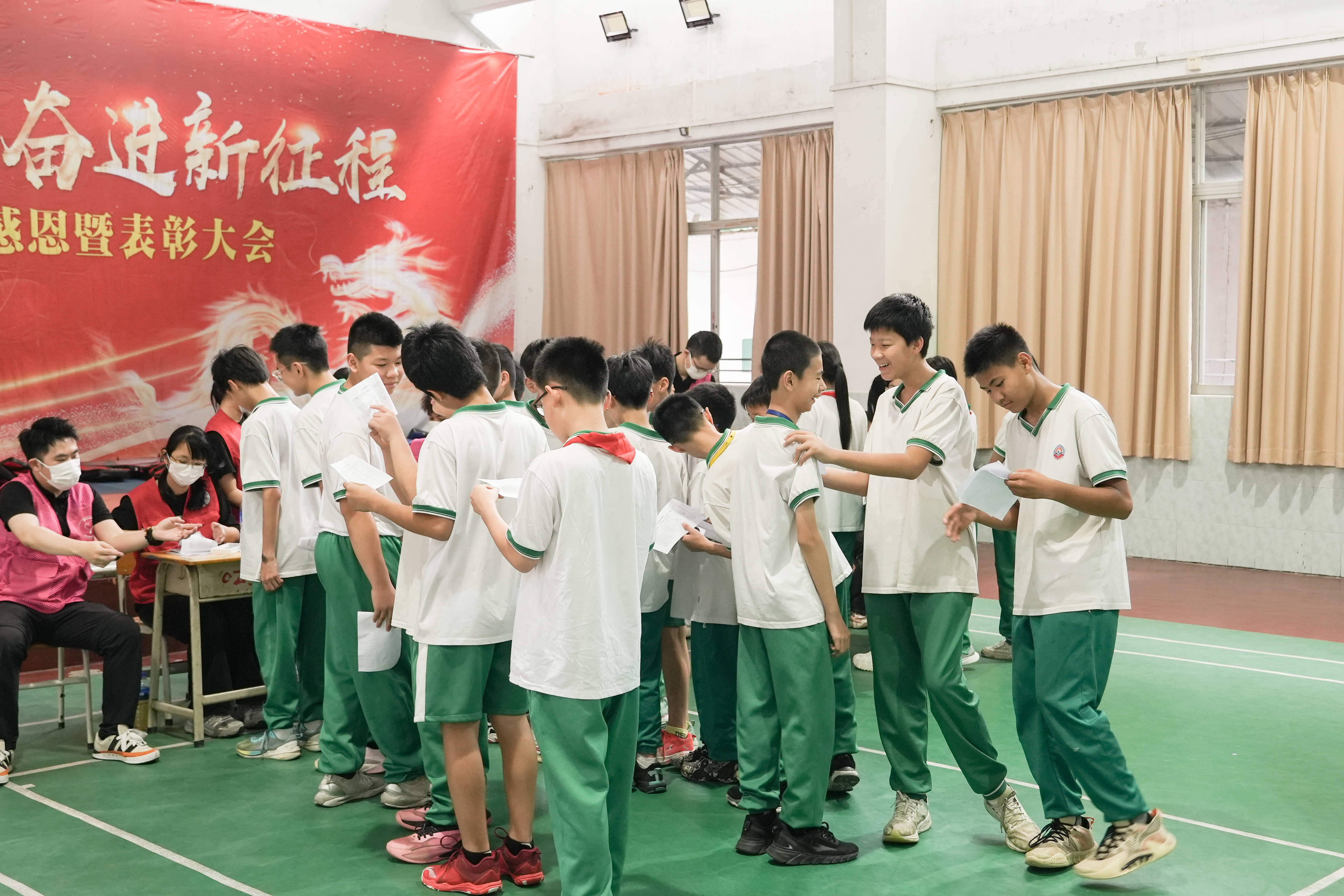 公益龙脊康之脊柱侧弯筛查进康乐中学助力青少年健康成长