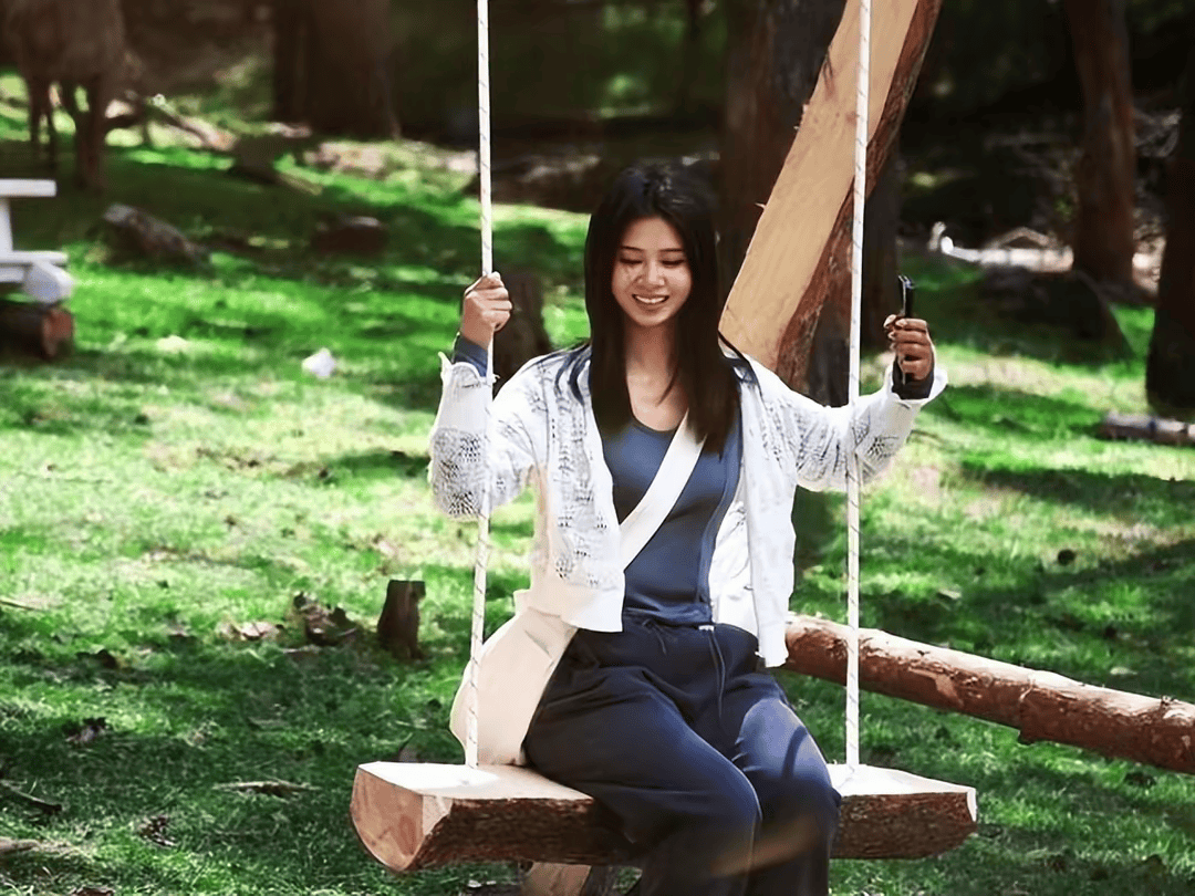 贵州美女,嫁大6岁老外,生漂亮混血儿,却因丈夫讨厌娘家人离婚_小莉