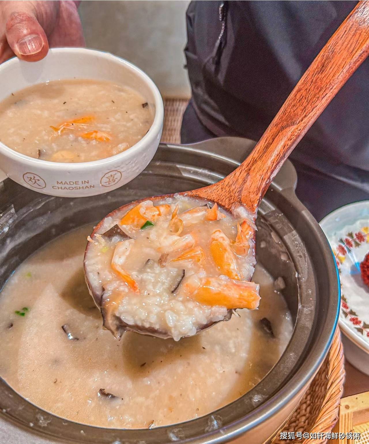 一股砂锅菜的热潮,在中式正餐中如轩海鲜砂锅粥必须拥有姓名!