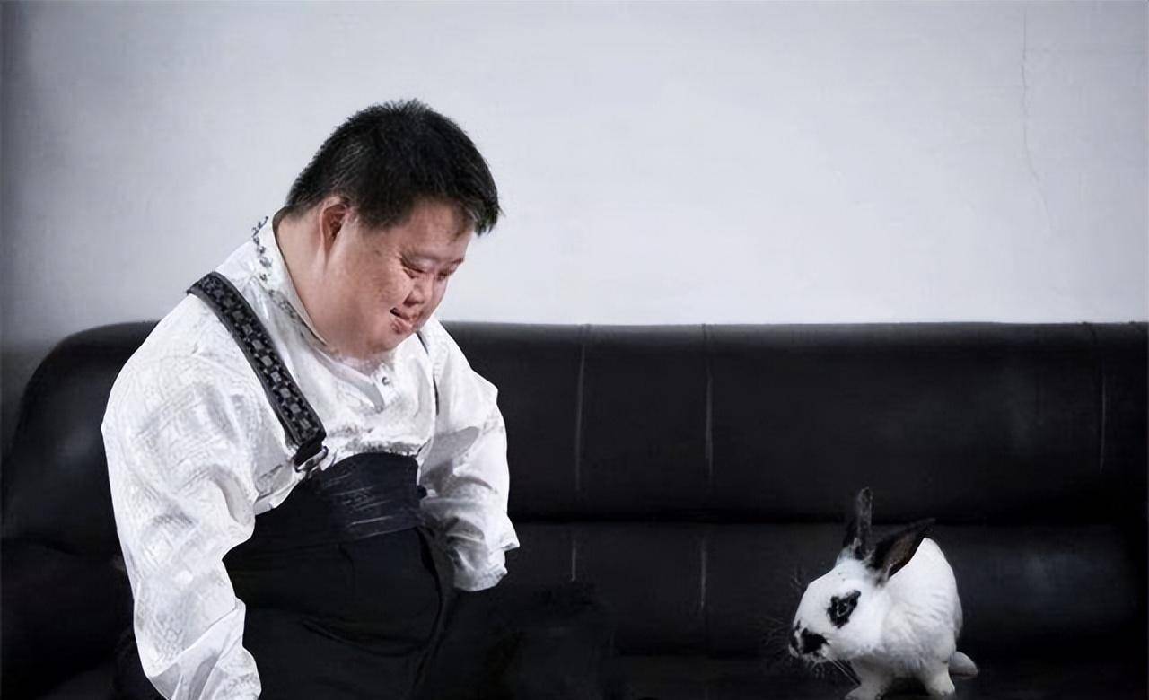 原创天才指挥家舟舟癌症痊愈后父亲不再逼妹妹为他养老送终