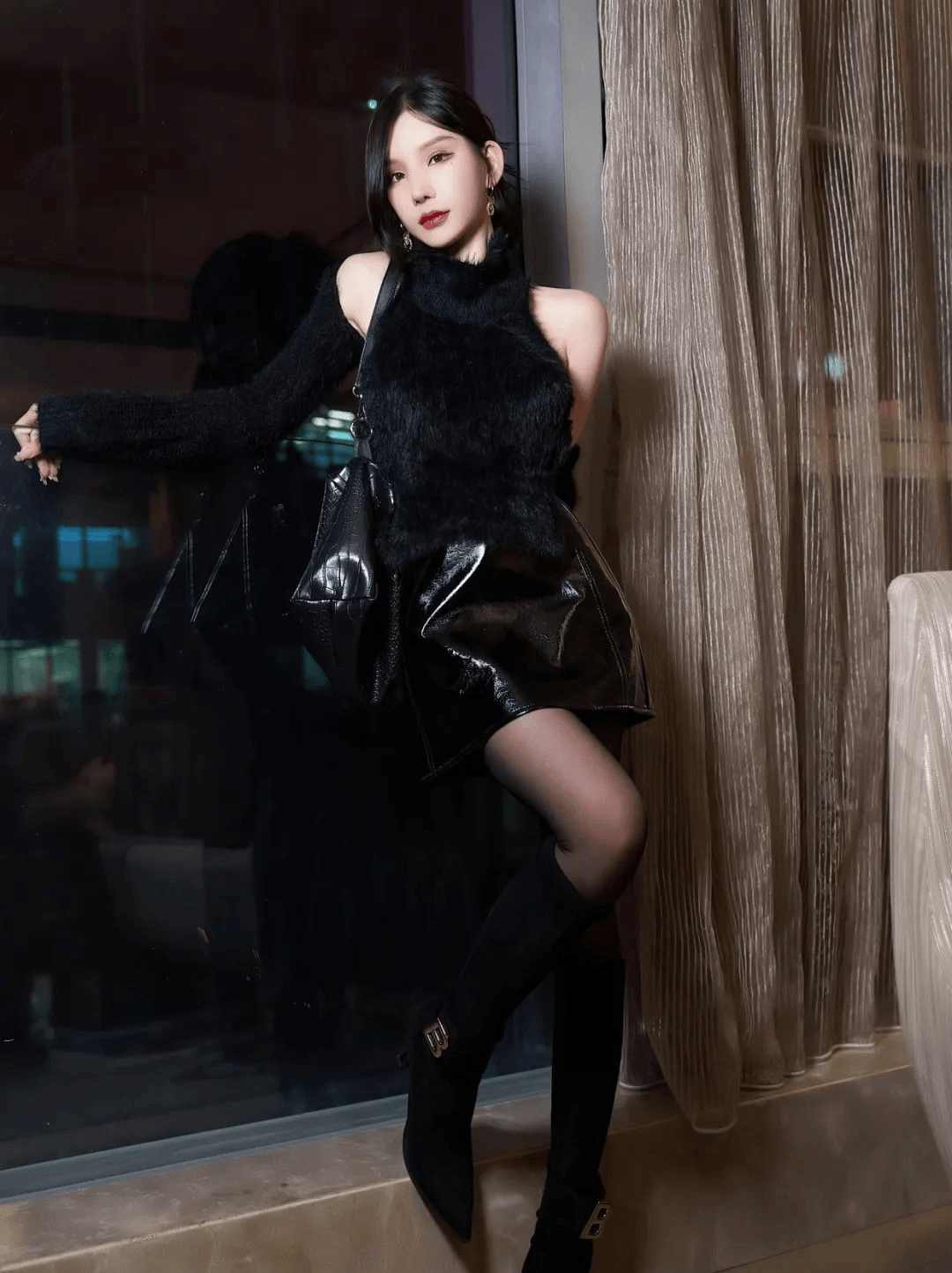 性感黑色搭配妩媚黑丝迷人诱惑引领潮流魅力无限令人心醉神迷