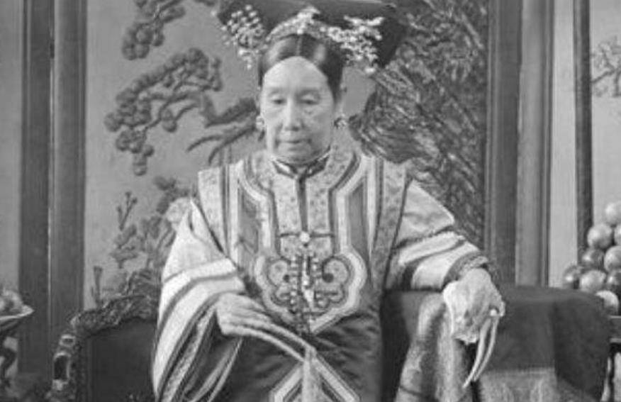 原创1966年北京发现李莲英墓报废3把铁锤打开墓中为何只有头颅