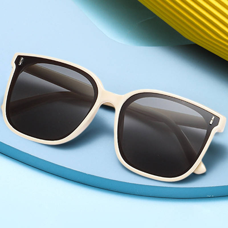 墨镜哪个品牌好,开车带偏光镜好还是普通太阳镜好?