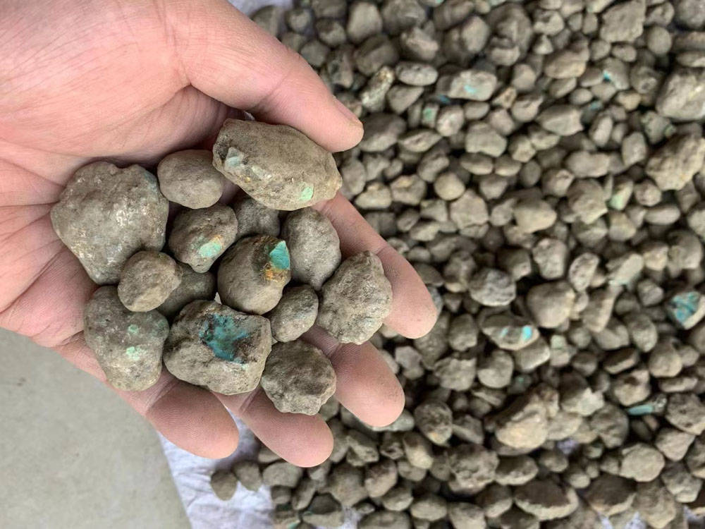 十成百倍这我承认,也见证了,但是这两年的绿松石价格涨的真的是离谱了