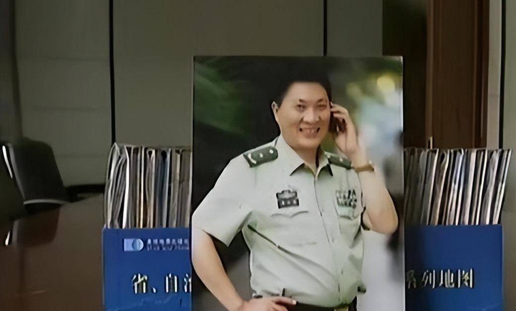 冒充"少将"9年诈骗数百万,入戏太深怒喷警察:你们没资格查我_董宪