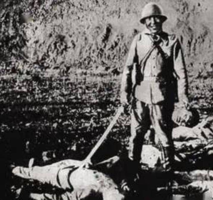 原创儿子瞒着家人参军18年后成副司令员返乡老母亲长官您找谁