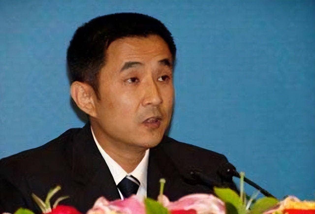 原创前江西首富欠下800亿套现61亿带女星出逃父亲去世都不回来