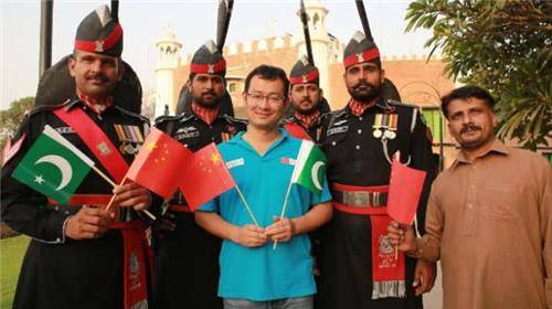 原创烧美国国旗拒绝美国200亿资助此国说为中国绝不后悔