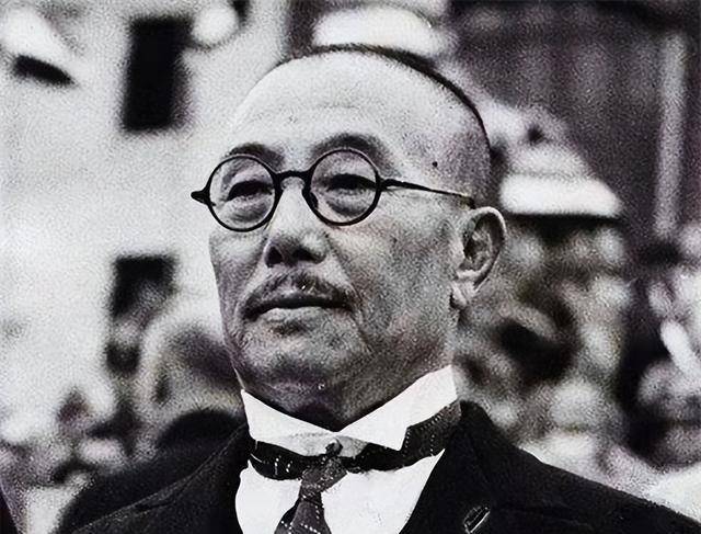 原创台湾杜月笙墓地残破不堪朝向上海墓碑上方的八个字令人深思