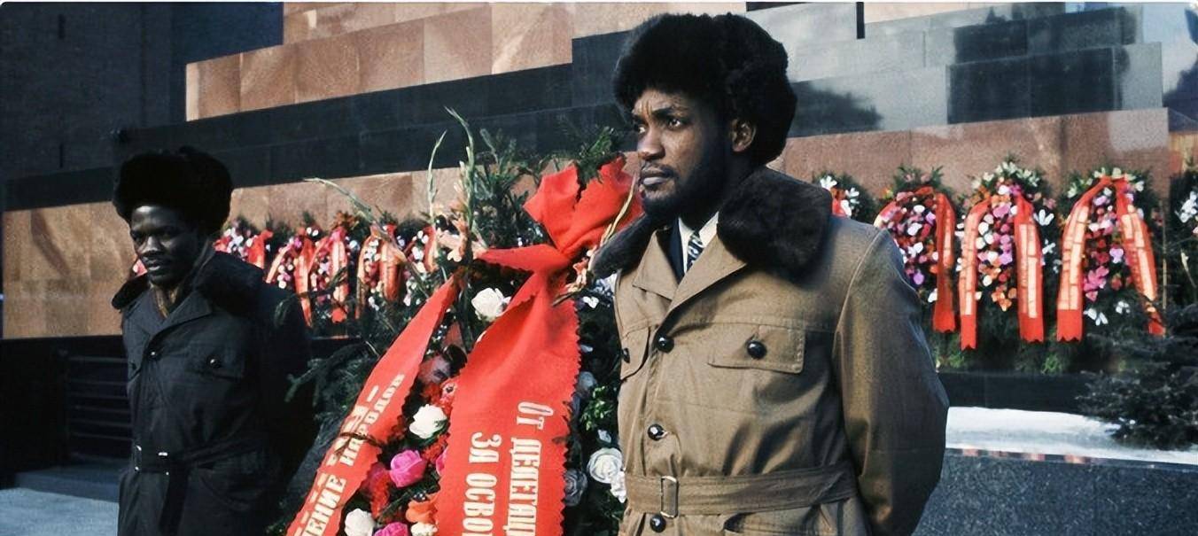 原创黑人留学生疯狂猎艳苏联女郎引起群众反抗当局统统遣返