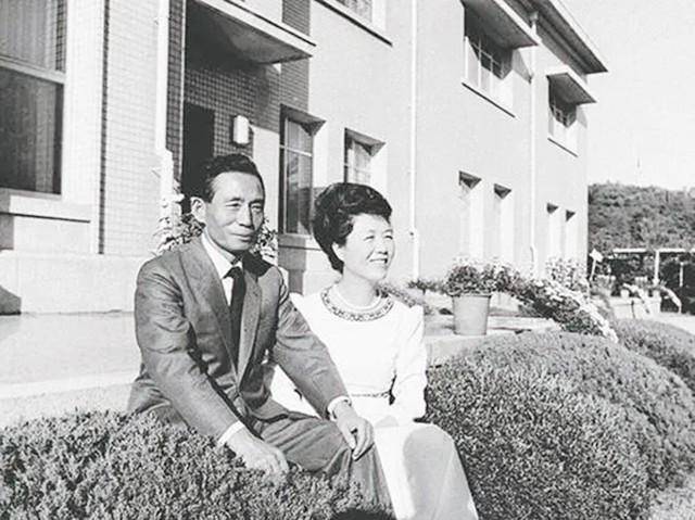 原创朴正熙妻子46年前遇刺身亡全过程凶徒连开五枪本想杀朴正熙