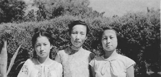 1950年代,郑秀与女儿万黛,万昭得不到满意答案的曹禺,收拾了自己全部