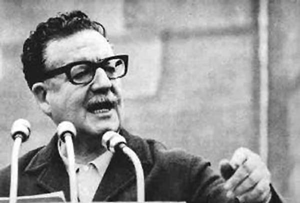 则是曾领导拉美国家智利,为社会主义事业而奋斗的萨尔瓦多·阿连德