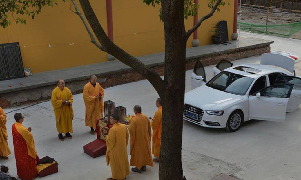 通缉犯徐心联潜逃17年初中生混成佛门高僧一部手抄经卖50万