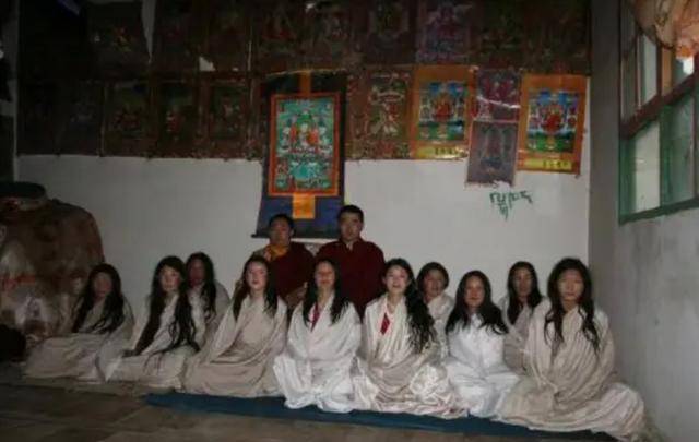 假活佛王兴夫:10多年敛财2亿,行骗多个女弟子,出入豪车接送