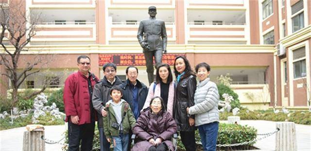 朱淮北事业成功,感情更是十分顺利.