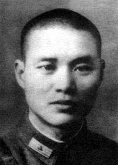 沈醉在老家就练了一身好武功,在执行任务时也是拼命三郎的作风.