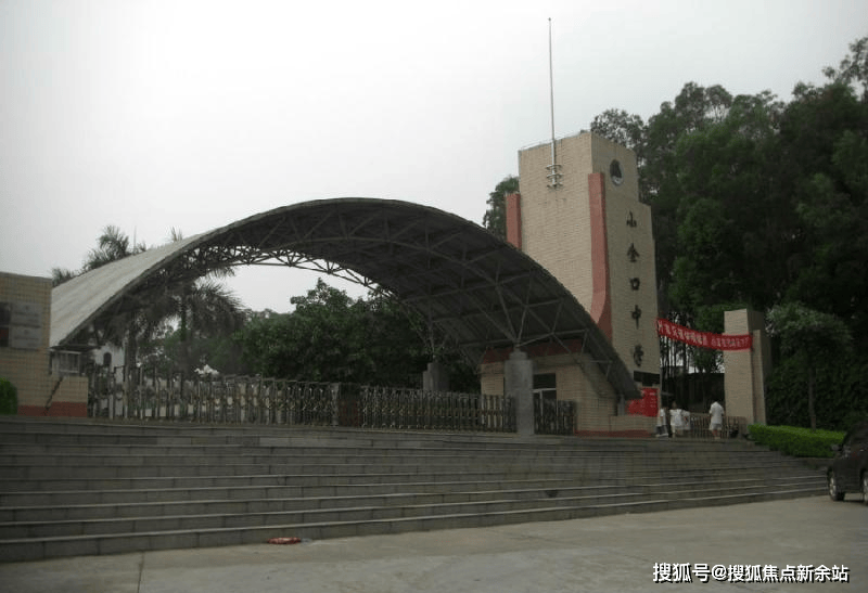 在教育方面,中海汤泉周边有多所知名学校,包括汤泉小学,小金口中学和