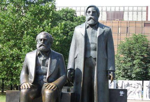 一个临终抱法器,从文化作品探中西方的金钱观念_严监生_葛朗_功名