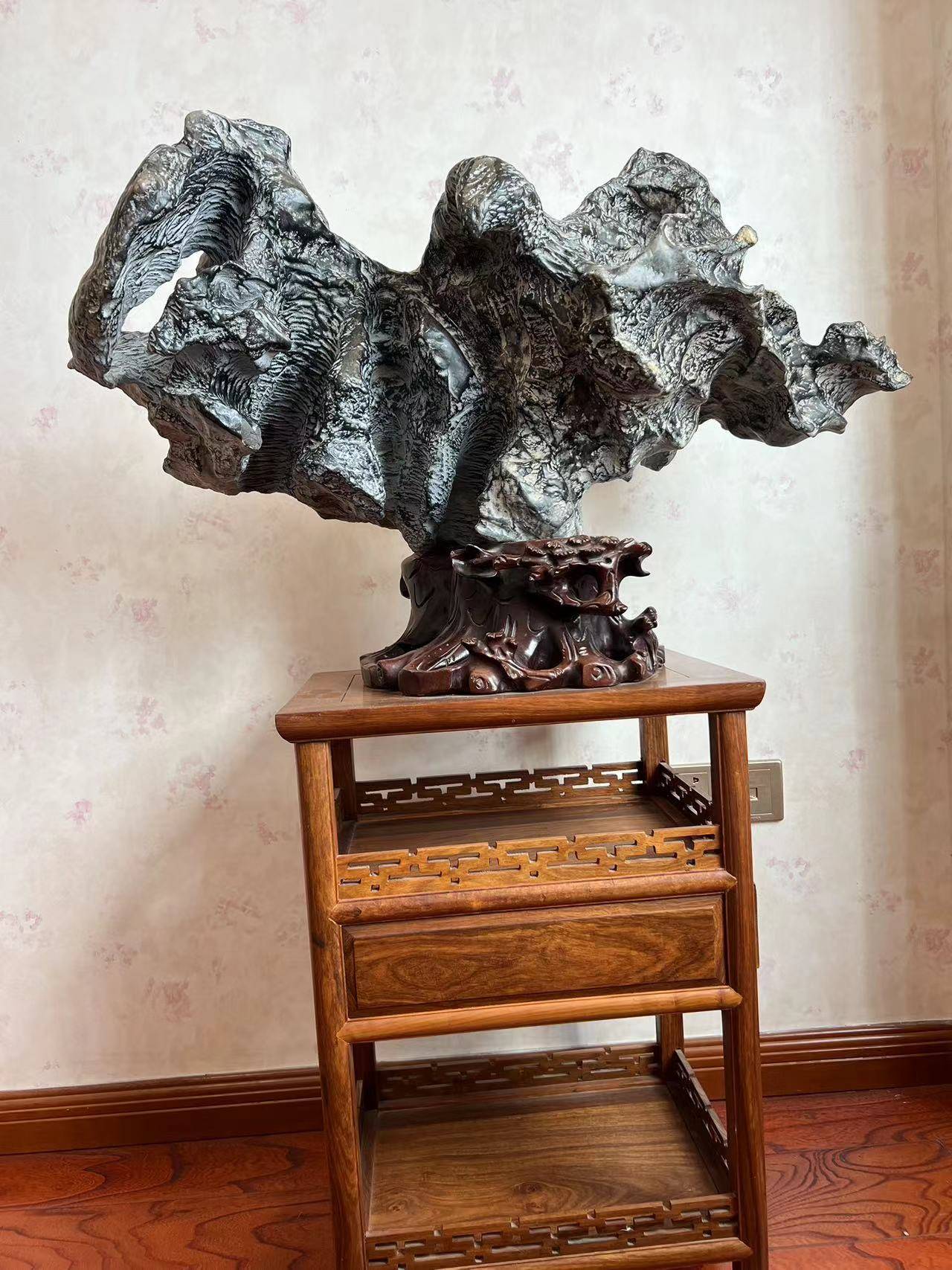 天然形成灵璧石中华神鹰