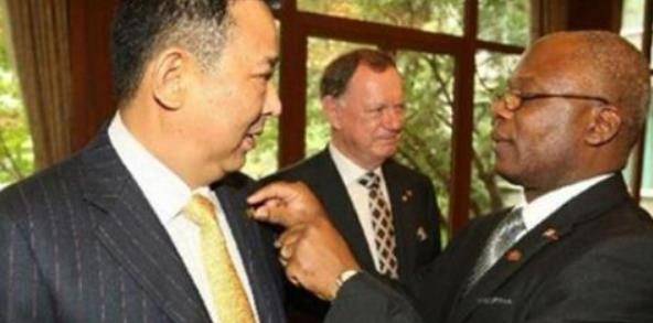 原创四川黑老大刘汉曾捐款5000万伏法时在家中搜出一大批武器