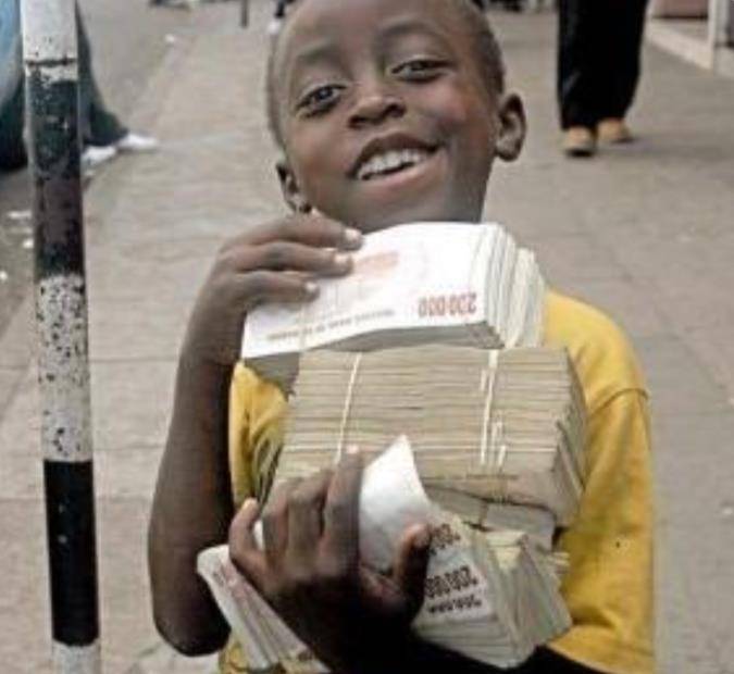 原创原创坐公交3万亿100万亿只够买3个鸡蛋津巴布韦为何穷得只剩钱