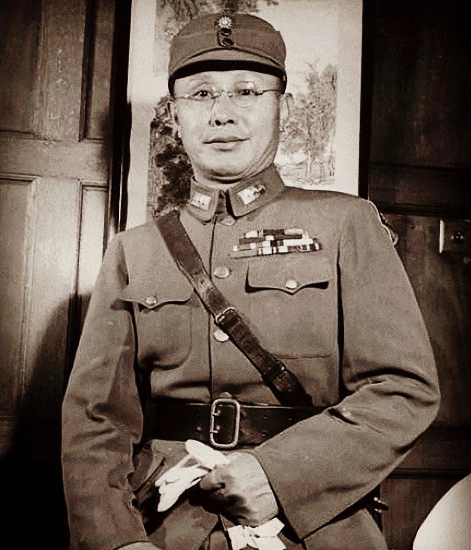 原创原创1948年王耀武被俘家中竟搜出2台拖拉机陈毅笑道藏这干啥