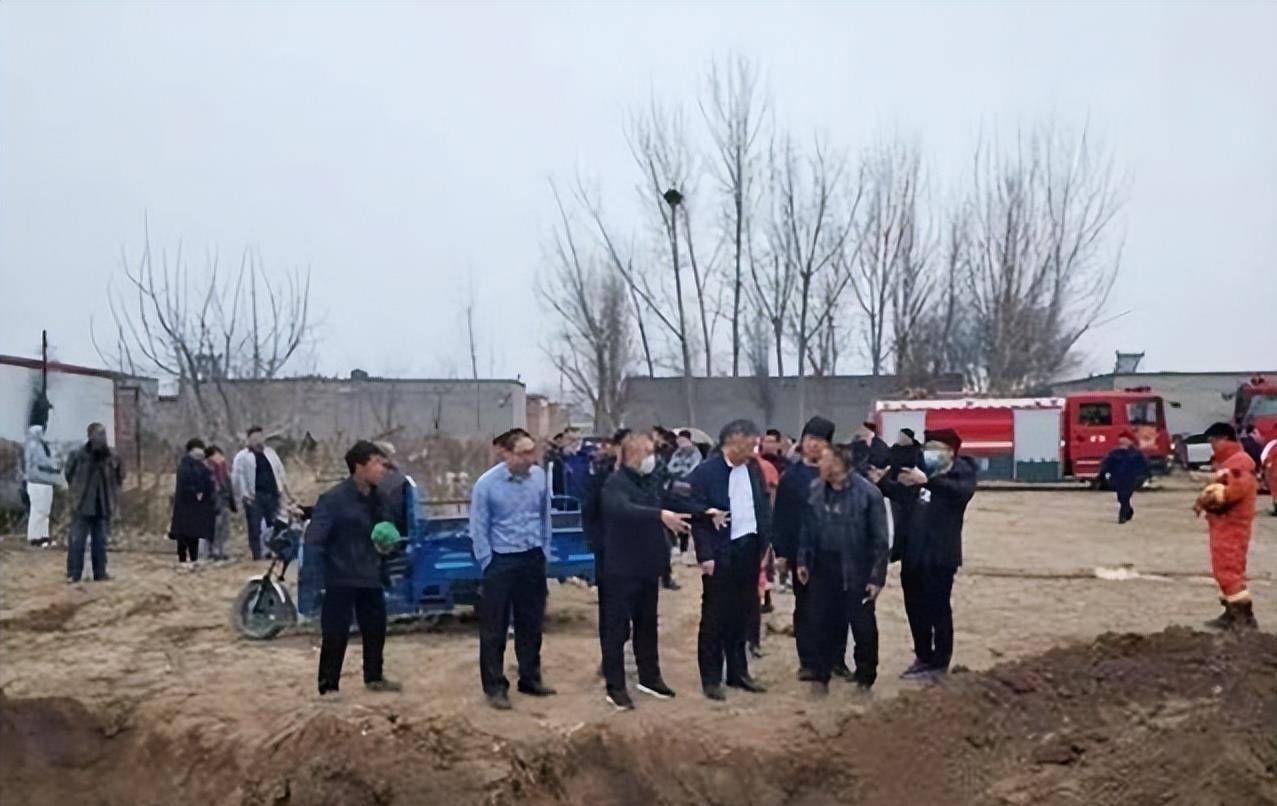 原创原创14年河北2岁男童坠井仇家不顾危险冒死相救如今世仇成干爹