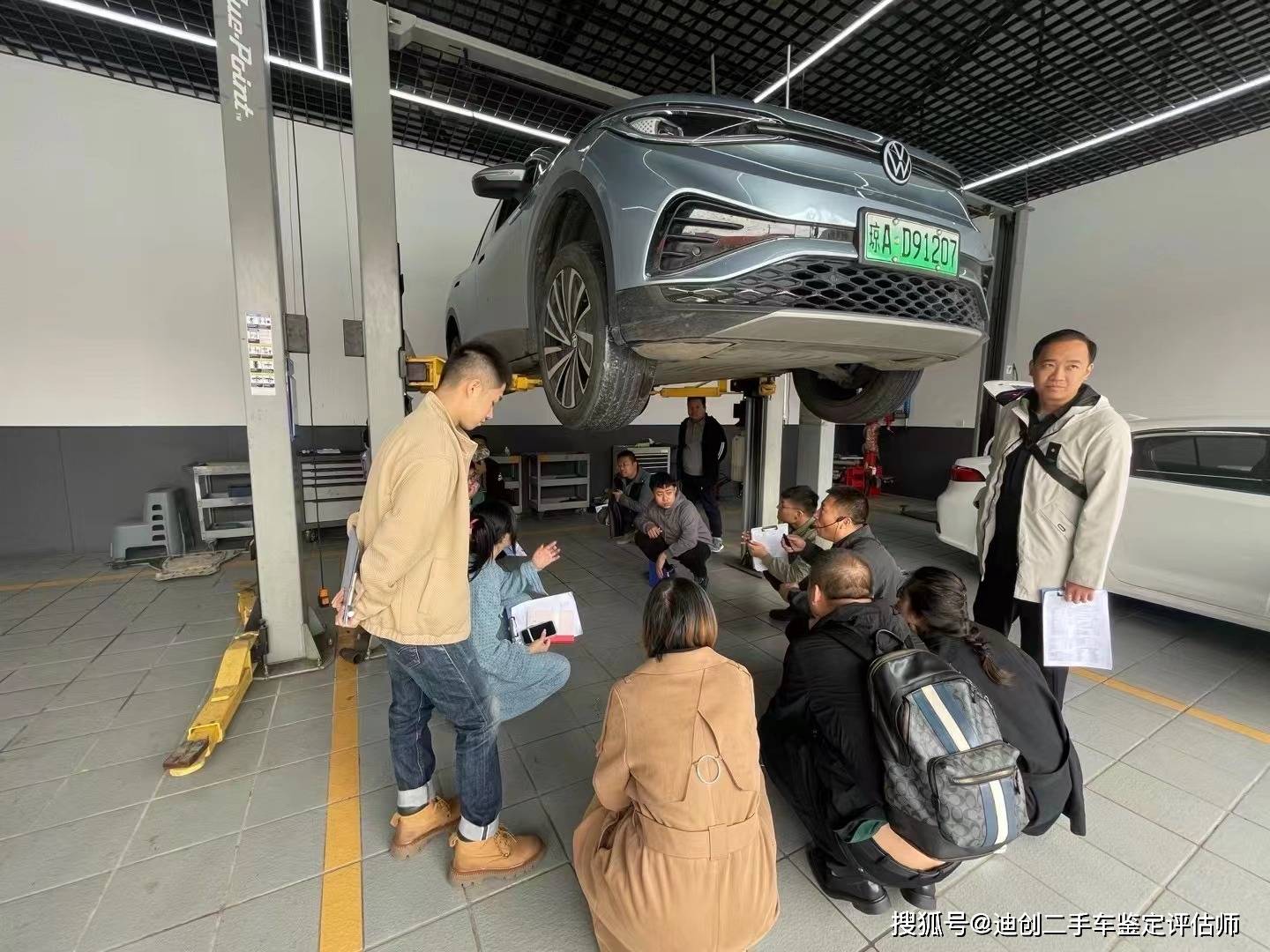 而老年人群体开车的问题,也是不少老年人关注的重点,驾照降级也是对