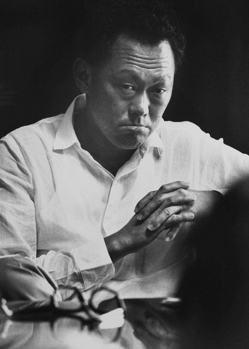 新加坡独立时华人商会建议将汉语定为国语李光耀除非打倒我