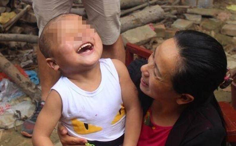 原创2015年7岁男童住在猪圈身体健康却不会说话父亲只能这么养