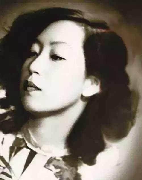 宋以朗的父亲名叫宋淇,母亲名叫邝文美.