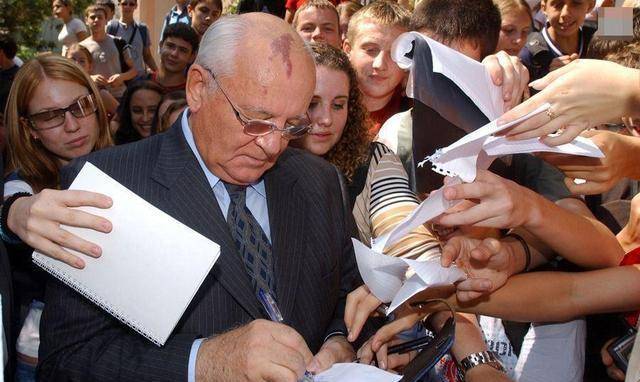 原创戈尔巴乔夫晚年退休金仅10美元拍广告赚钱对普京又褒又贬