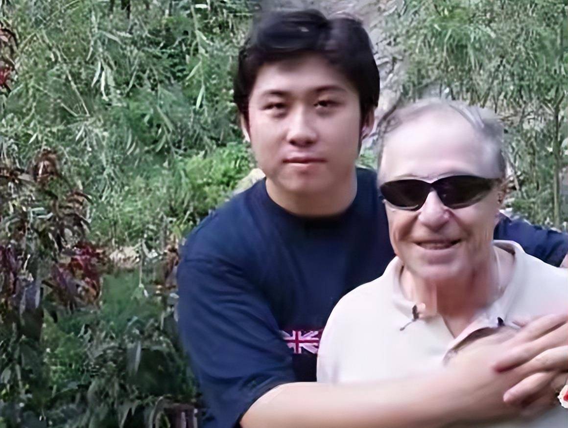 原创2008年,中国小伙宋杨接瑞士老人回国养老,父母支持,结局怎样_汉斯