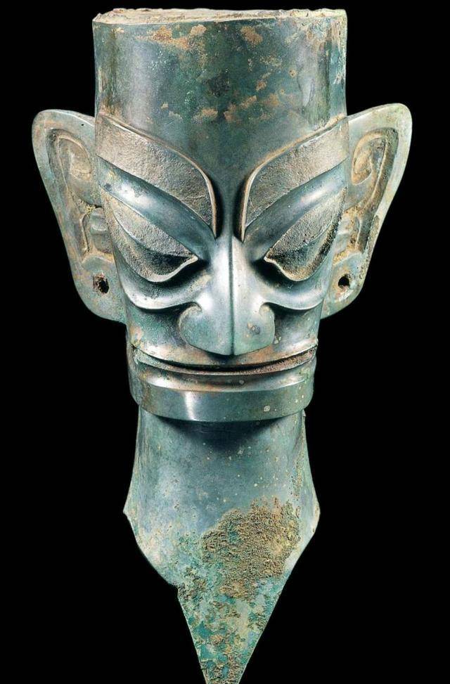 最为直接的证据其实就是三星堆遗址之中出土的青铜人像和各种面具