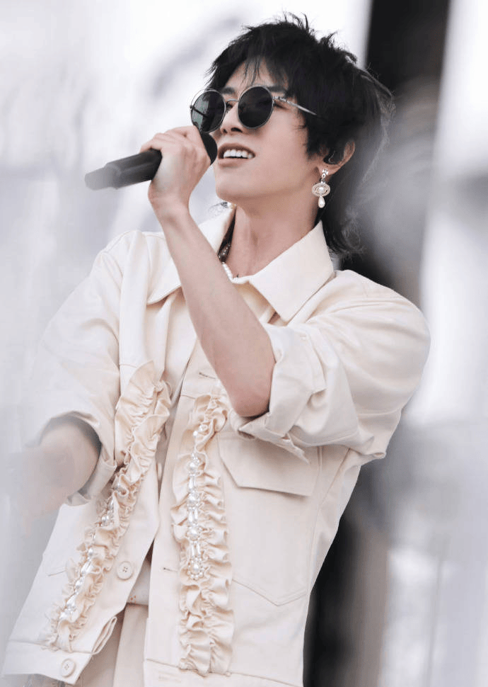 原创华晨宇演唱会前夕遭遇困境勇敢发声引发粉丝力挺