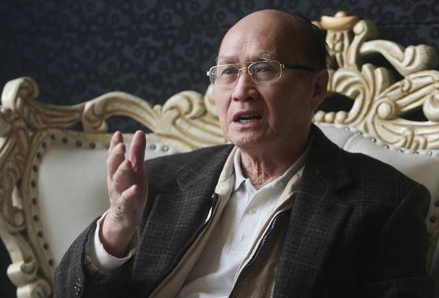 2009年,叶挺第四子叶华明在重庆1946年4月,叶挺夫妇和女儿叶扬眉,以及