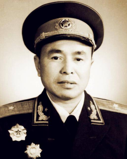 原创1946年我军被30万敌军包围一地主主动站出来我一人能退万军