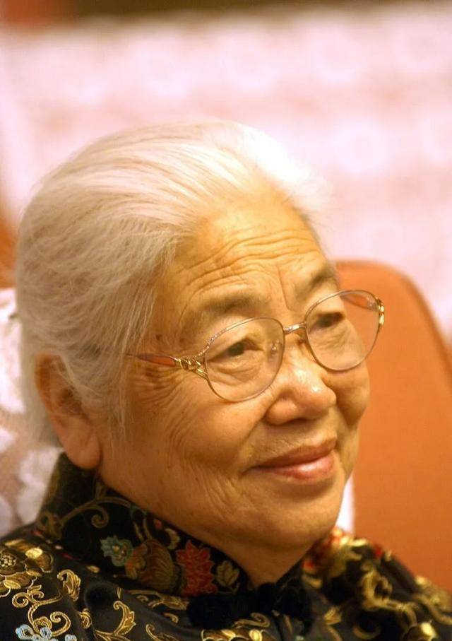 常香玉一手捧红孙女,倾囊相授,82岁留遗嘱:收回"小香玉"称号