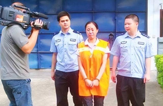 为继承财产,将姐姐一家四口灭门,行刑前丑态百出_凌小娟_二姐_李凌