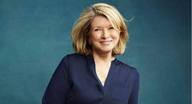 10岁做保姆,高中做模特,34岁破产,晚年坐牢,出来后成亿万富婆_玛莎·