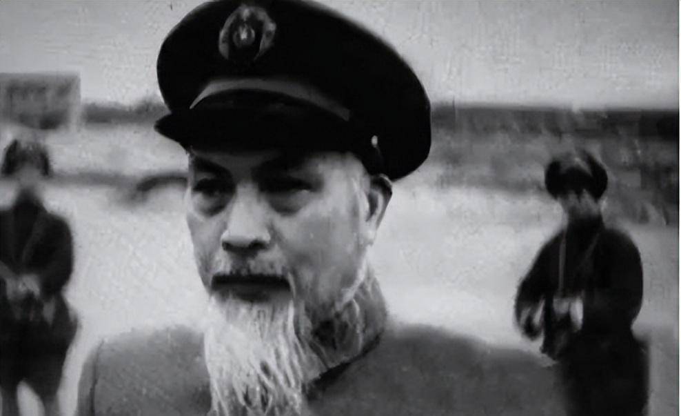 自从"九一八事变"之后,很多国民党内部人员不满于蒋介石不抵抗的政策