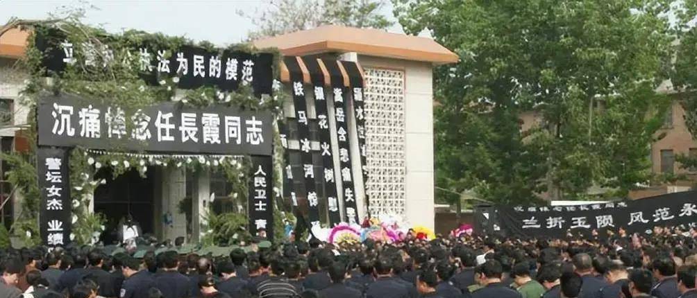 原创任长霞车祸身亡丈夫四年后也离世唯一的儿子继承了她的遗志