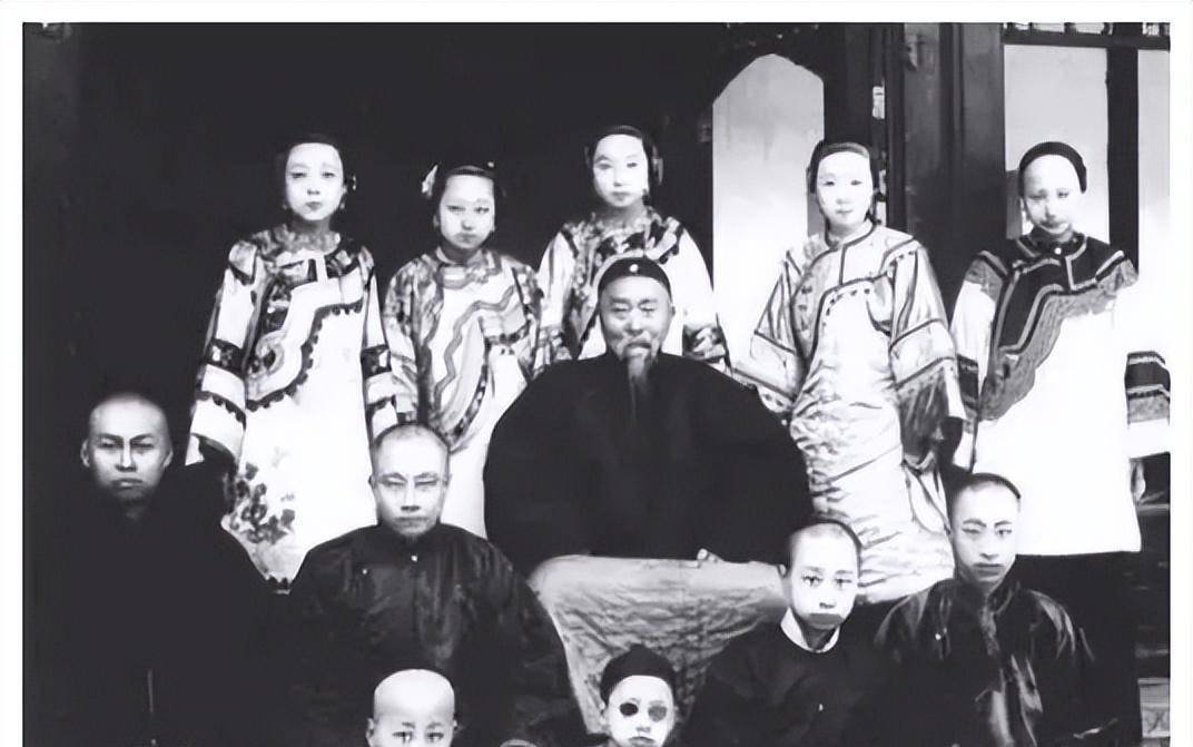 原创清朝灭亡后漂亮格格们去了哪里原来她们的后代还当了明星