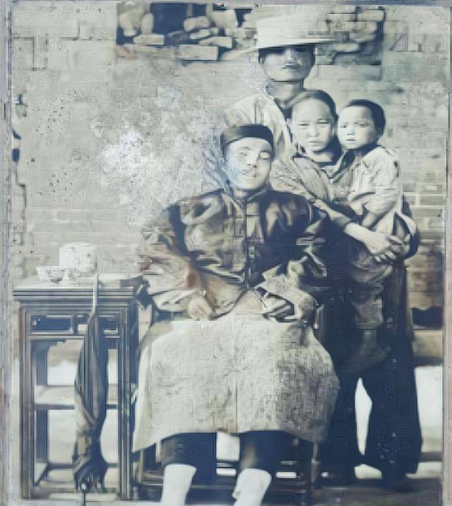 原创原创革命烈士最后的全家福拍照时丈夫已经牺牲妻子用身体强撑着他