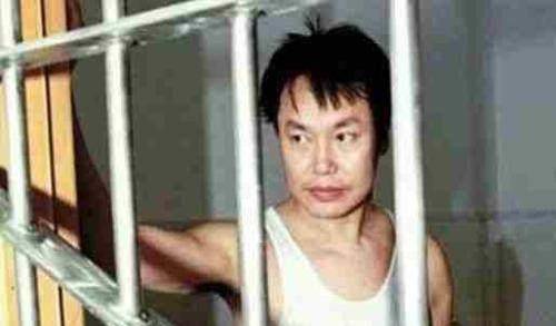 原创勒索李嘉诚10亿巨款的悍匪被警察抓住后只说了三个字