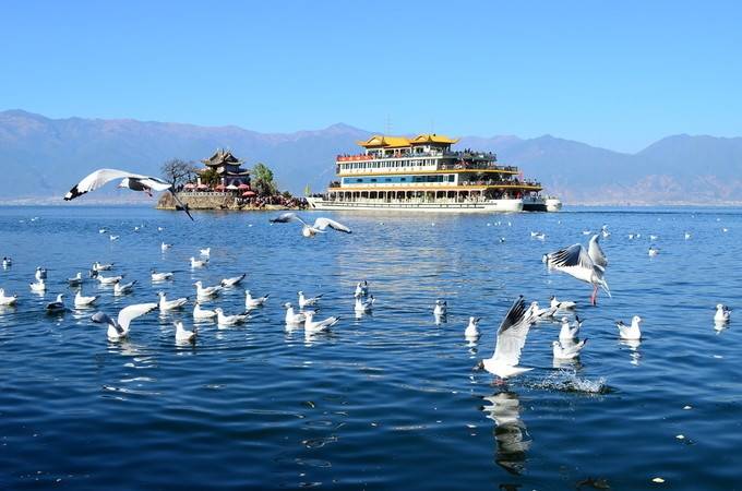 day3:抵达大理古城>洱海游艇>敞篷吉普车换洱海>双廊>住大理680_450