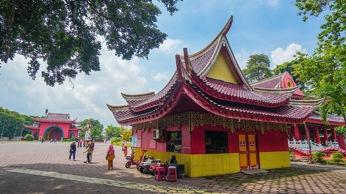 原创印尼的三宝垄有座为郑和所建的历史庙宇群此城市也因他而命名