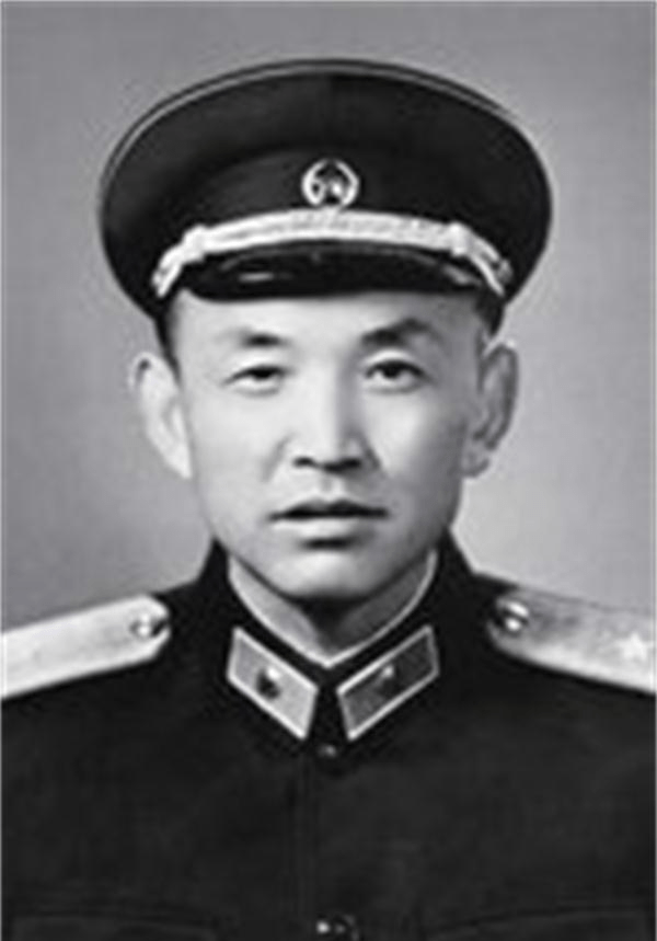 原创为了任命他为师长,曾先后调离三任师长,最后成为名将_国民党军队