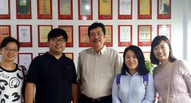 在日本求学期间,他遇到了自己的真爱,来自台湾的女孩张纯华,一举一动